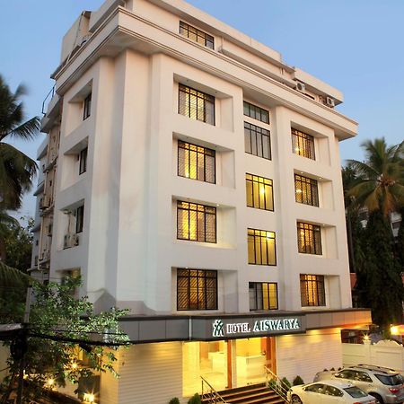 Hotel Aiswarya Kochi Exterior photo