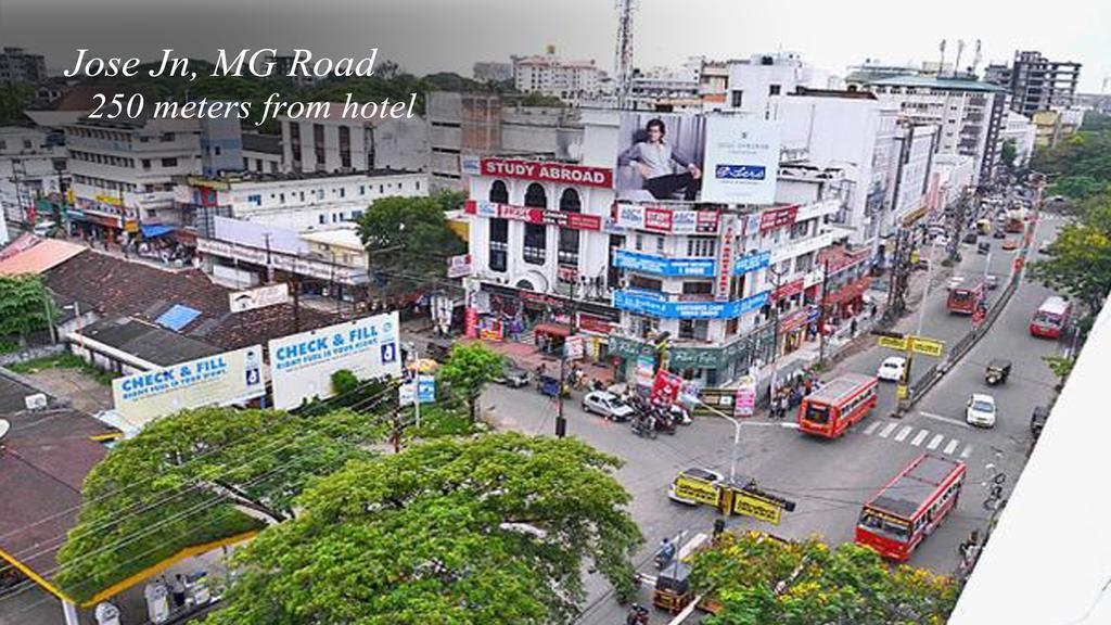 Hotel Aiswarya Kochi Exterior photo
