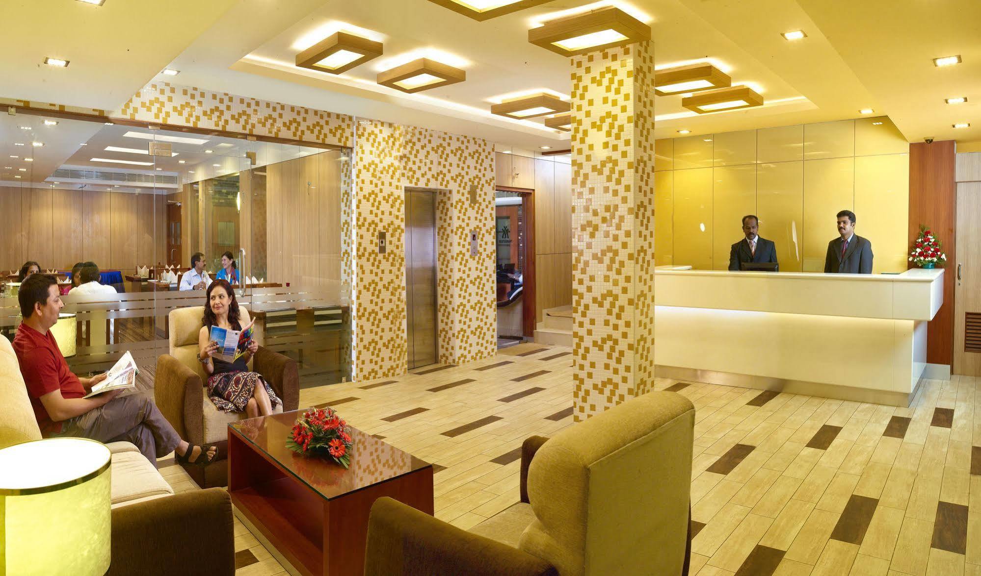 Hotel Aiswarya Kochi Exterior photo